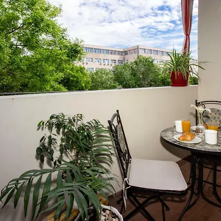 Апартаменты New Cozy Studio In The City Center